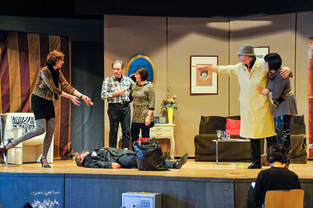 Sexy Fraue bim Chlaue, Damenturnverein Hottingen, Zürich