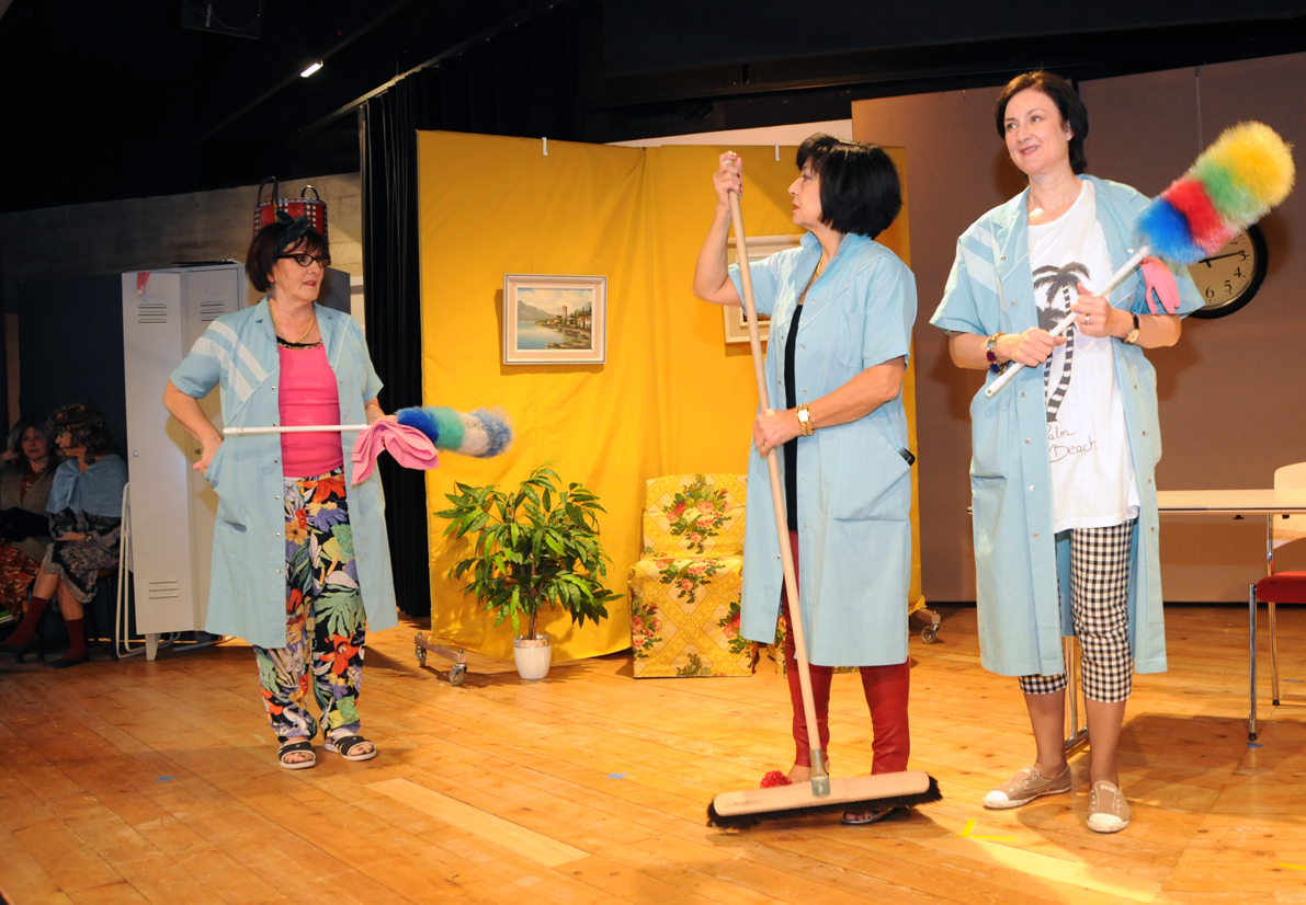 Sexy Fraue leischtet Sozialdienscht - mörderische Komödie von Christian R. Nill