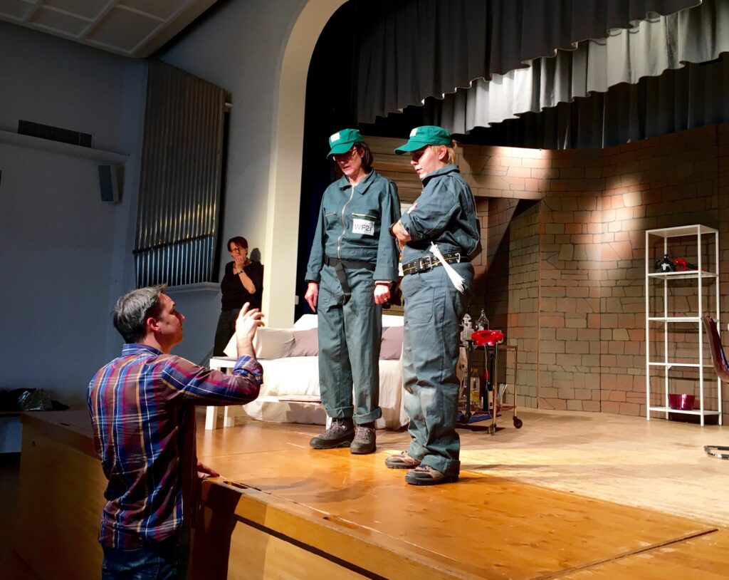 probe mit dem theater witikon, stück - dinner mit chaos