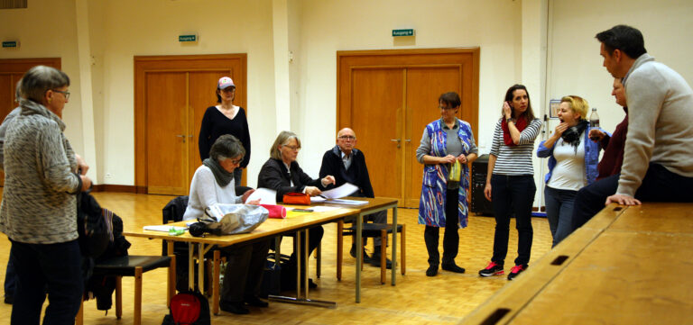 Besprechung mit Vereinsvorstand und Ensemble. Theater Witikon.