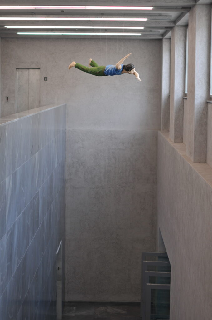 Kunstmuseum Basel, schwebende Figur über Abgrund